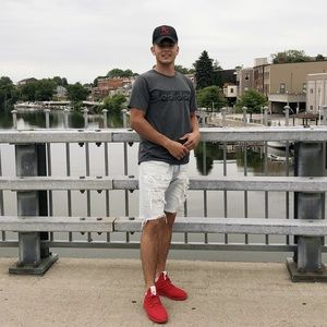 Meet your Posher, Logan